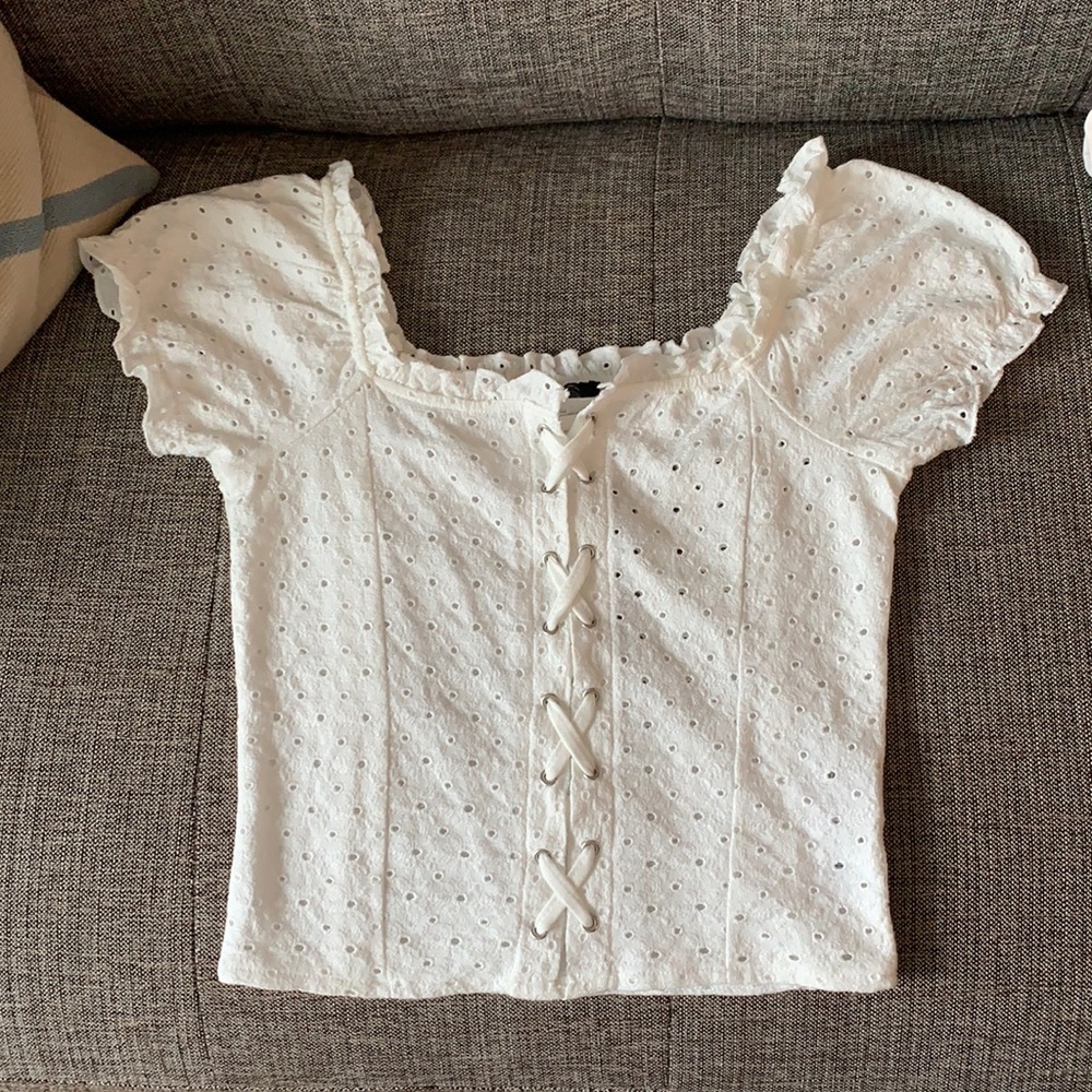 Eyelet cropped puff sleeve